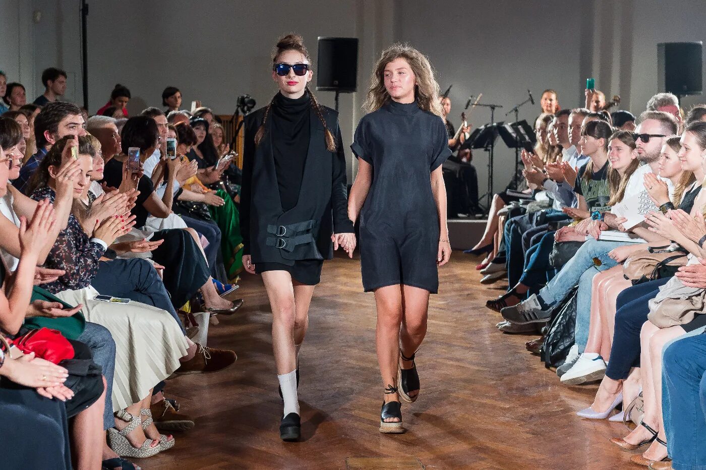 Stephane rolland 2022. Показ моды 21. Показ моды 21. Stephane rolland haute couture 2020. Показ мод в зарядье.