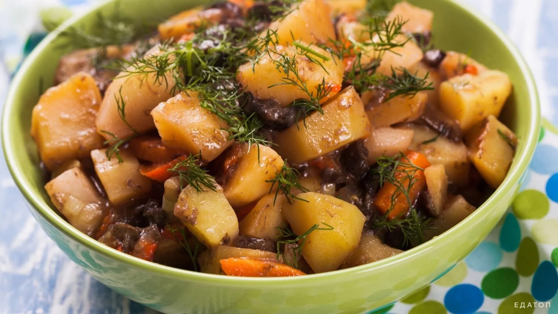 Овощное рагу с грибами и картошкой. Грибное рагу с овощами. Овощное рагу с шампиньонами. Картошка с грибами рагу. Рагу по ирландски.