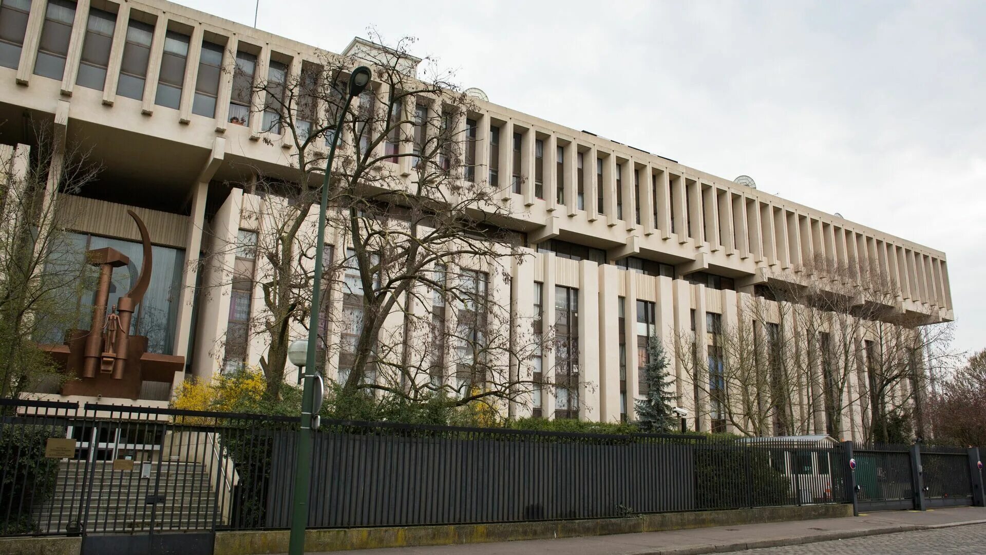 Здание посольства франции в москве. В российское посольство во франции обратился. Французское посольство в санкт-петербурге. Российское посольство в париже. В российское посольство во франции обратился.