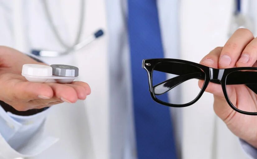 контактные линзы. контактные линзы. очки или линзы. очки или контактные линзы. контактные линзы в очках.