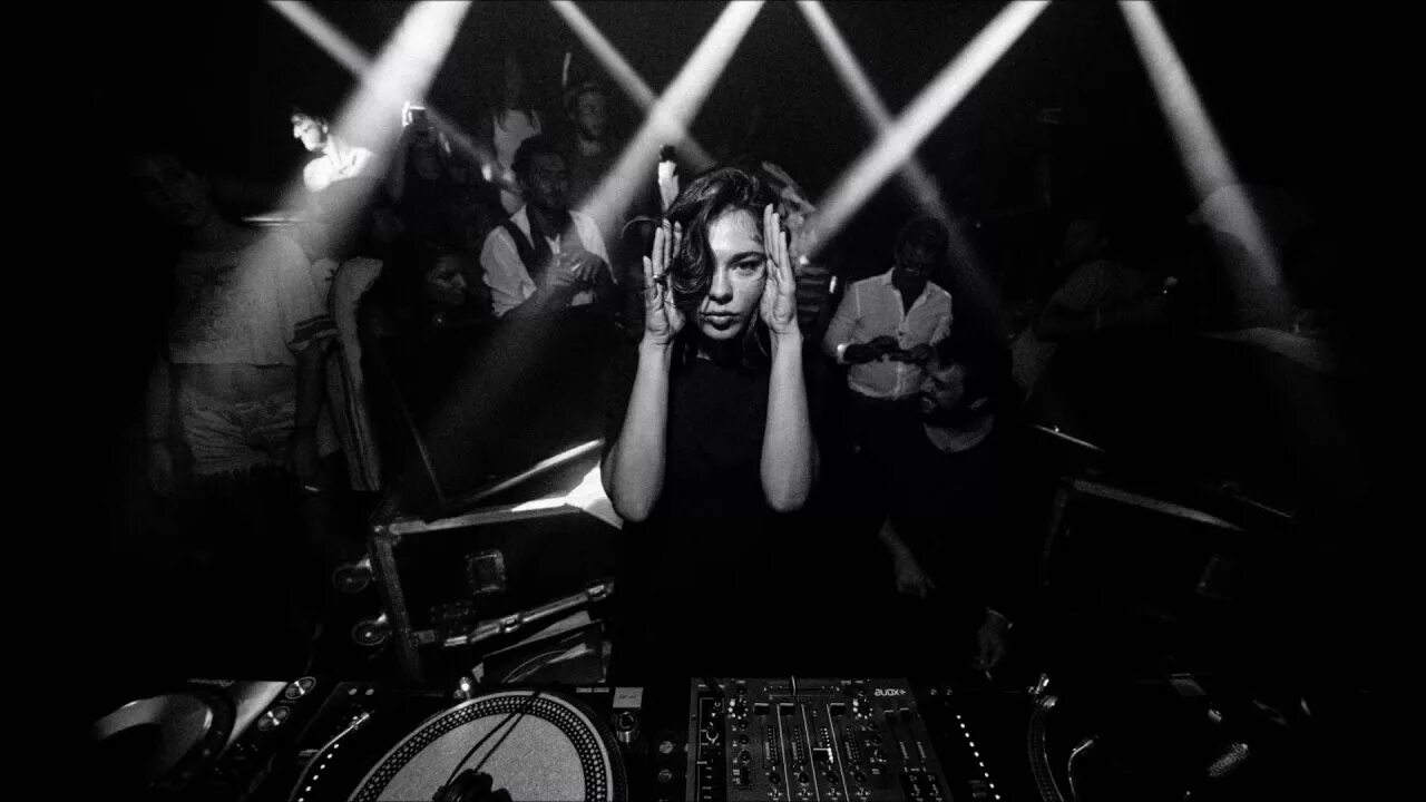 The moments i m missing nina. Nina kraviz. nina kraviz pain. ghetto kraviz nina kraviz. nina kraviz фото.
