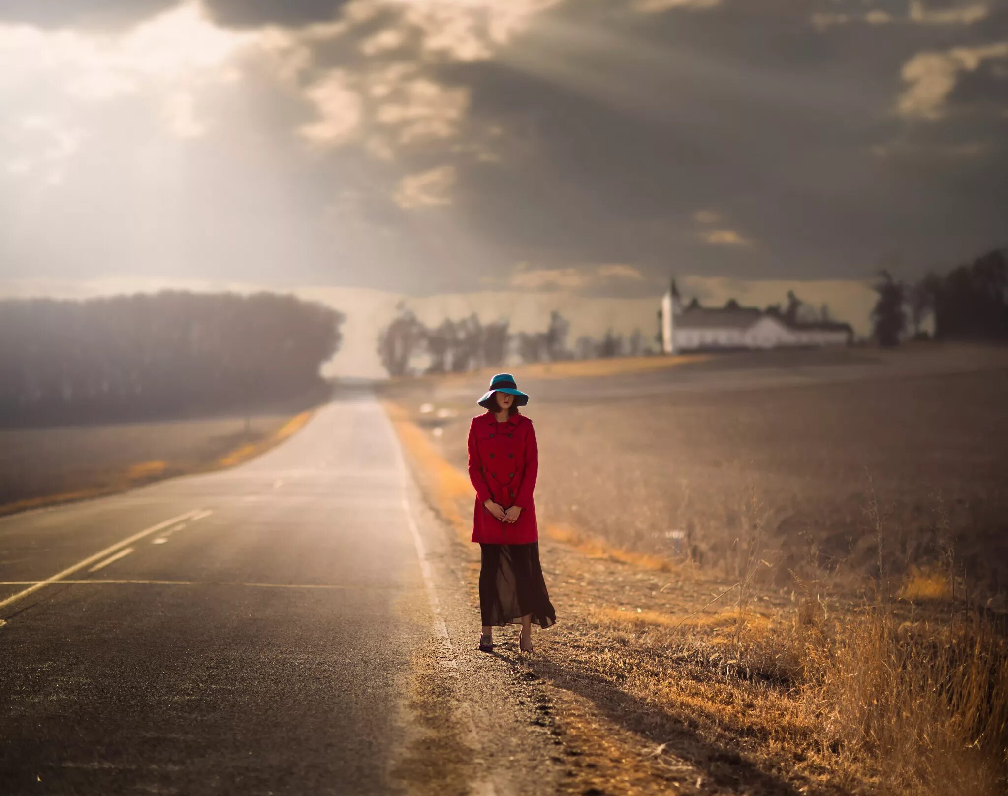 Уходящий в даль картинки. Фотосессия на дороге. Человек на дороге. Человек идет по дороге. Уходящая в даль.