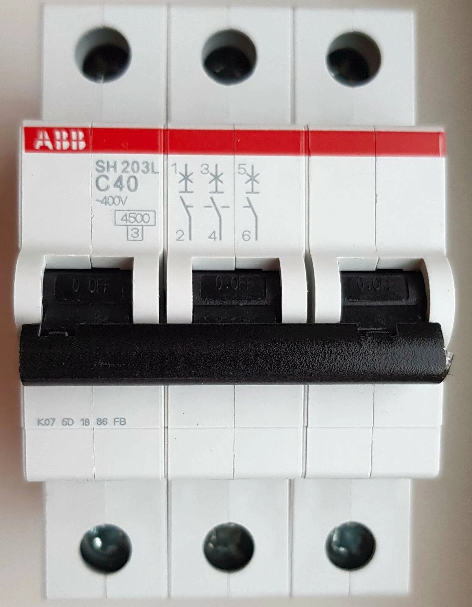 Автоматический выключатель ABB 2ccs883001r0824. ABB 2cdd643051r0016. ABB 2cds283001r0607. Заглушки для пломбировки автоматов ABB.