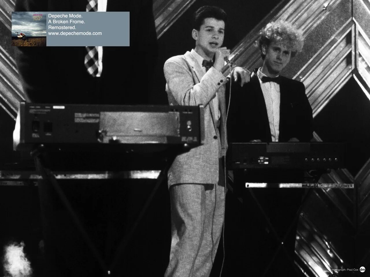 Группа depeche mode в молодости. Depeche mode 1982. Depeche mode a broken frame обложка. Depeche mode a broken frame обложка. Депеш мод 1982.