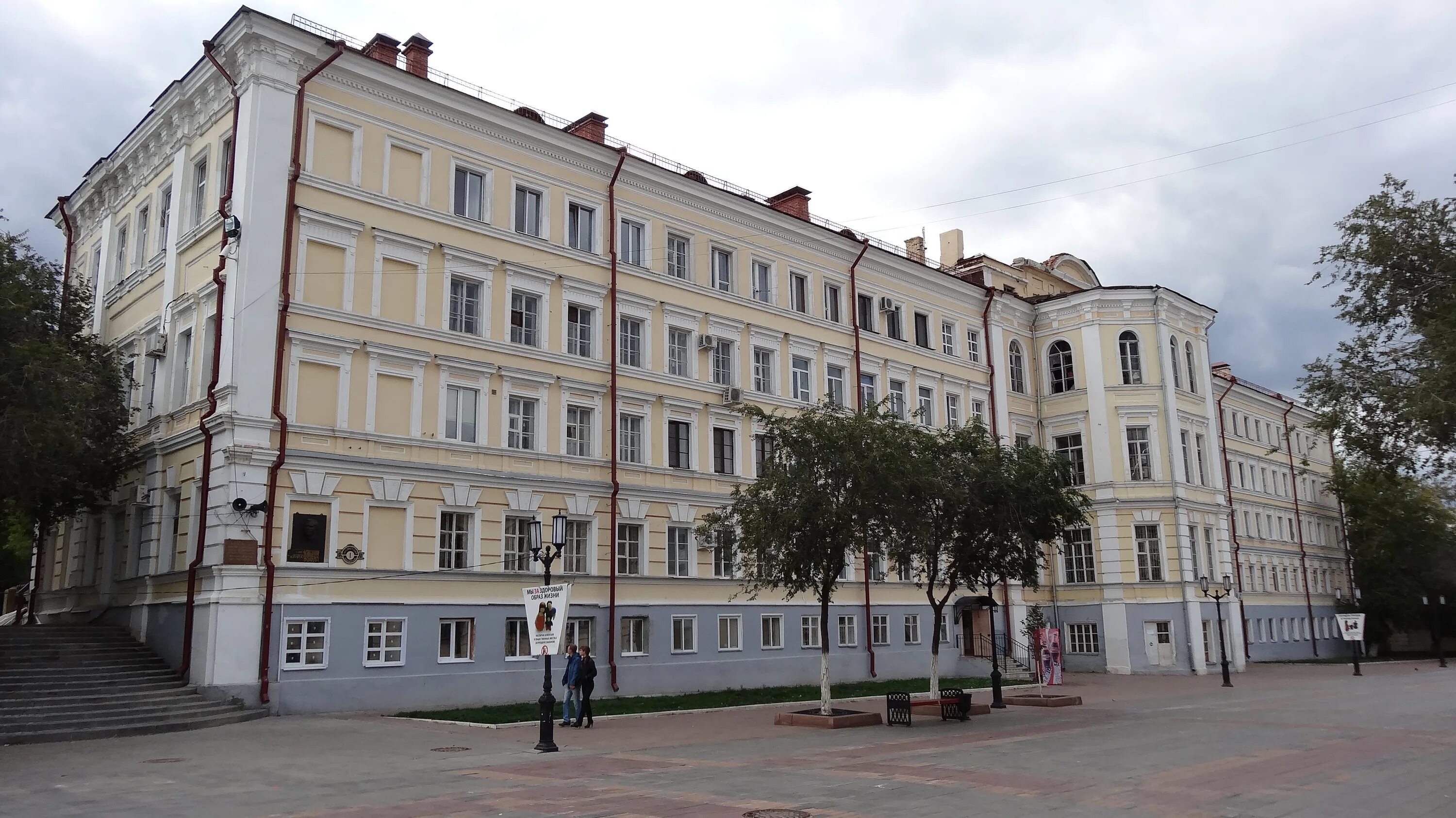 Училища в оренбурге. Оренбургское высшее военное авиационное краснознаменное училище. Гагарин в оренбургском училище. Училища в оренбурге. Высшее президентское училище оренбург.