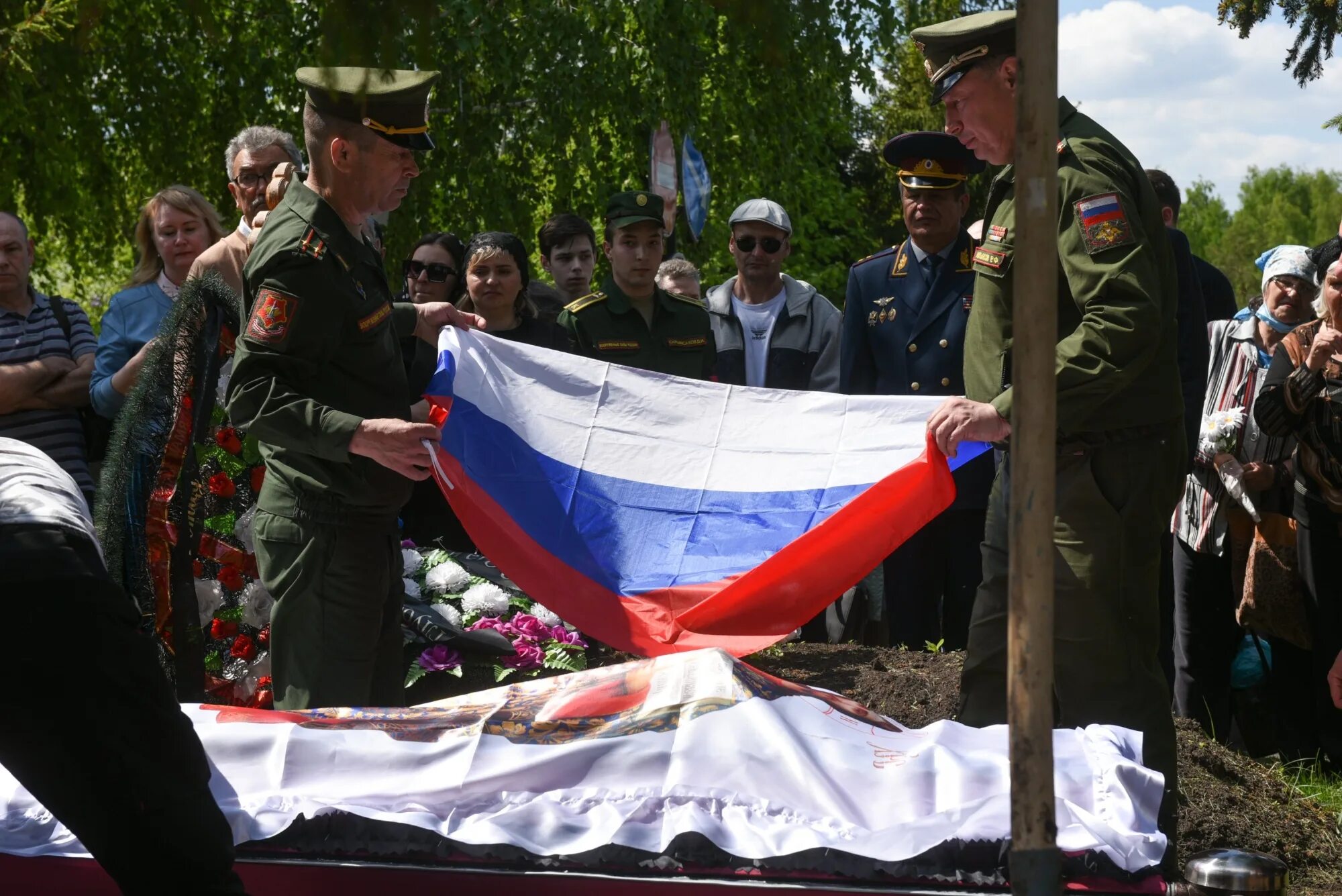 Победа в военной операции. В Челнах простились с погибшим на Украине.