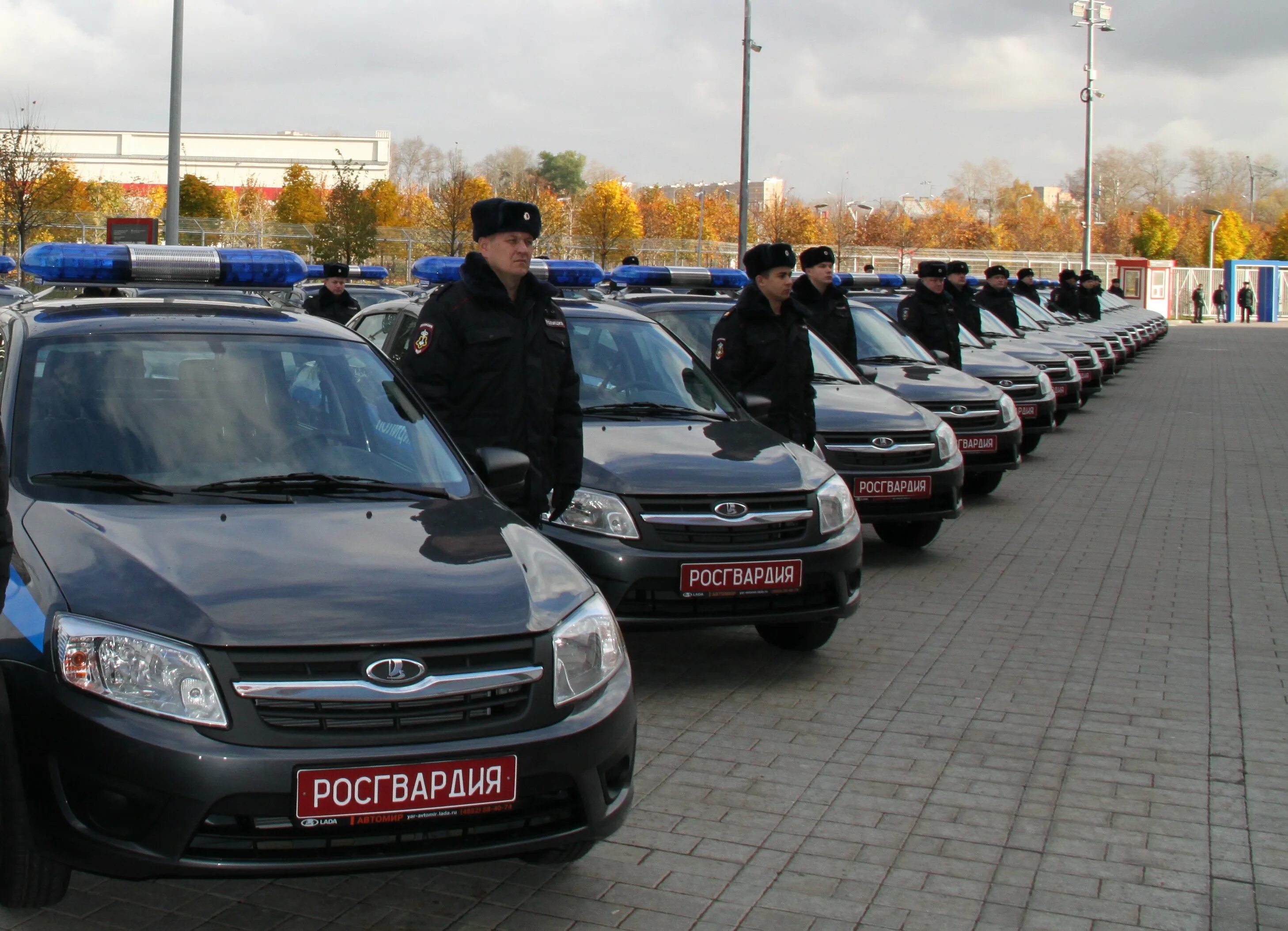 Работа на служебном автомобиле. Машины ово Росгвардии. Форд Мондео Росгвардия. Машина охраны. Служебный автомобиль.