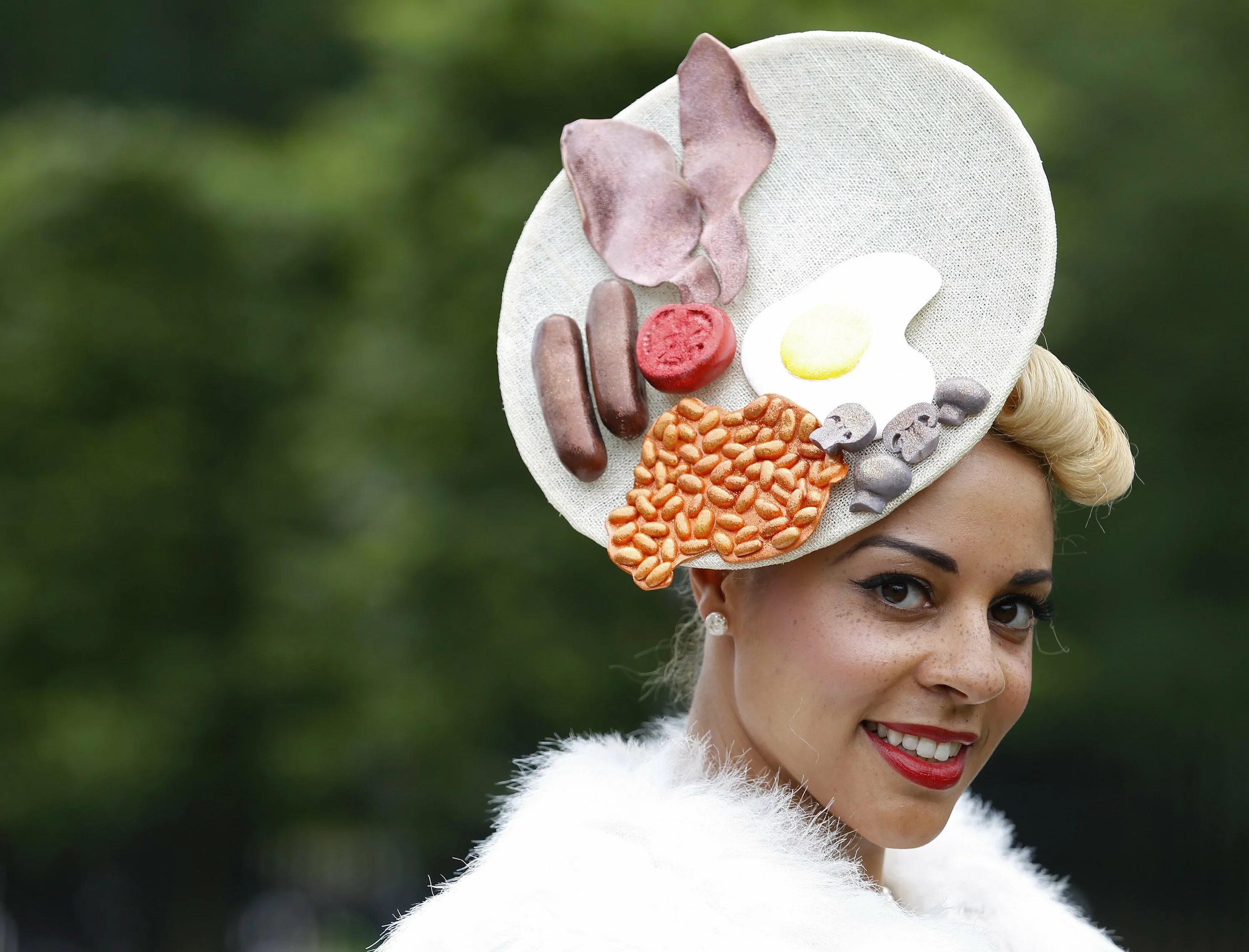 Шляпка любви Луи Мариетта. Royal Ascot hats. Royal Ascot шляпки. Philip Treacy шляпы. Оригинальная шляпа