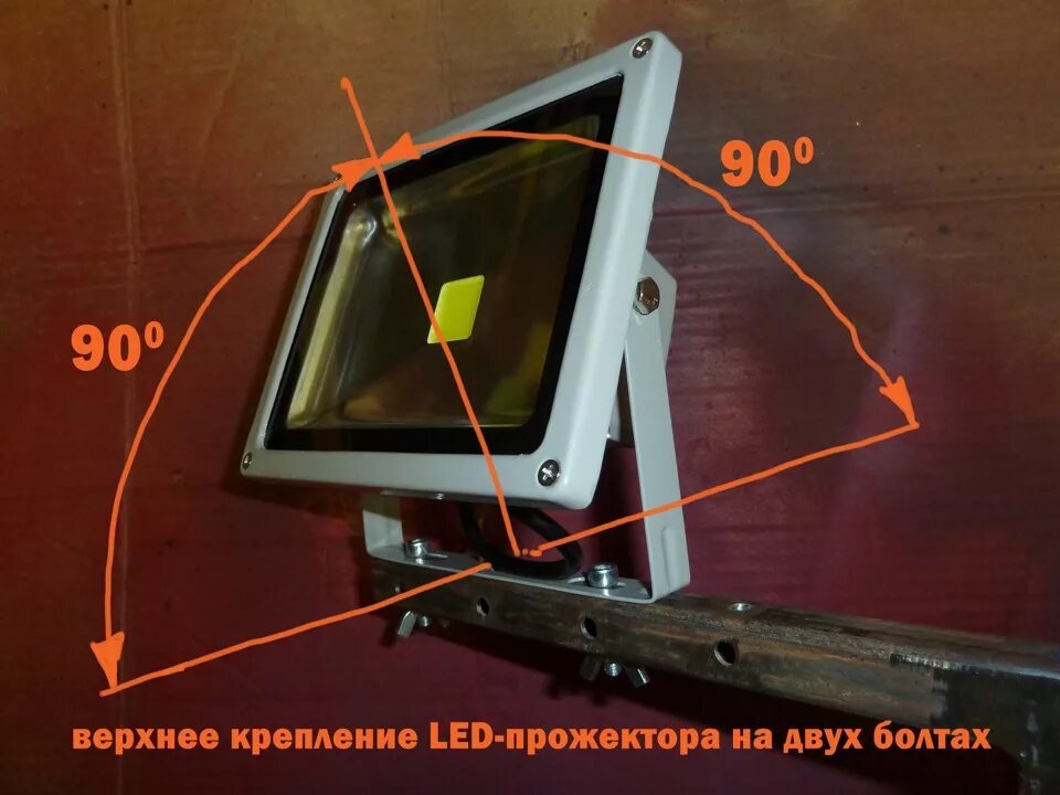 Светодиодный прожектор для 2тэ-25к2м. Кронштейн светодиодного прожектора КСП-11. Кронштейн для диодного прожектора. Прожектор светодиодный крепление