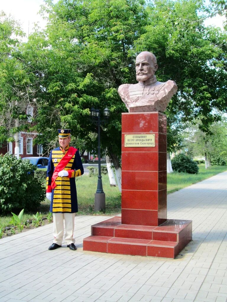 Славгород какой край. Памятник Столыпину в Славгороде. Памятники города Славгорода Алтайского края. Памятник Столыпину в Алтайском крае. Славгород Столыпин.