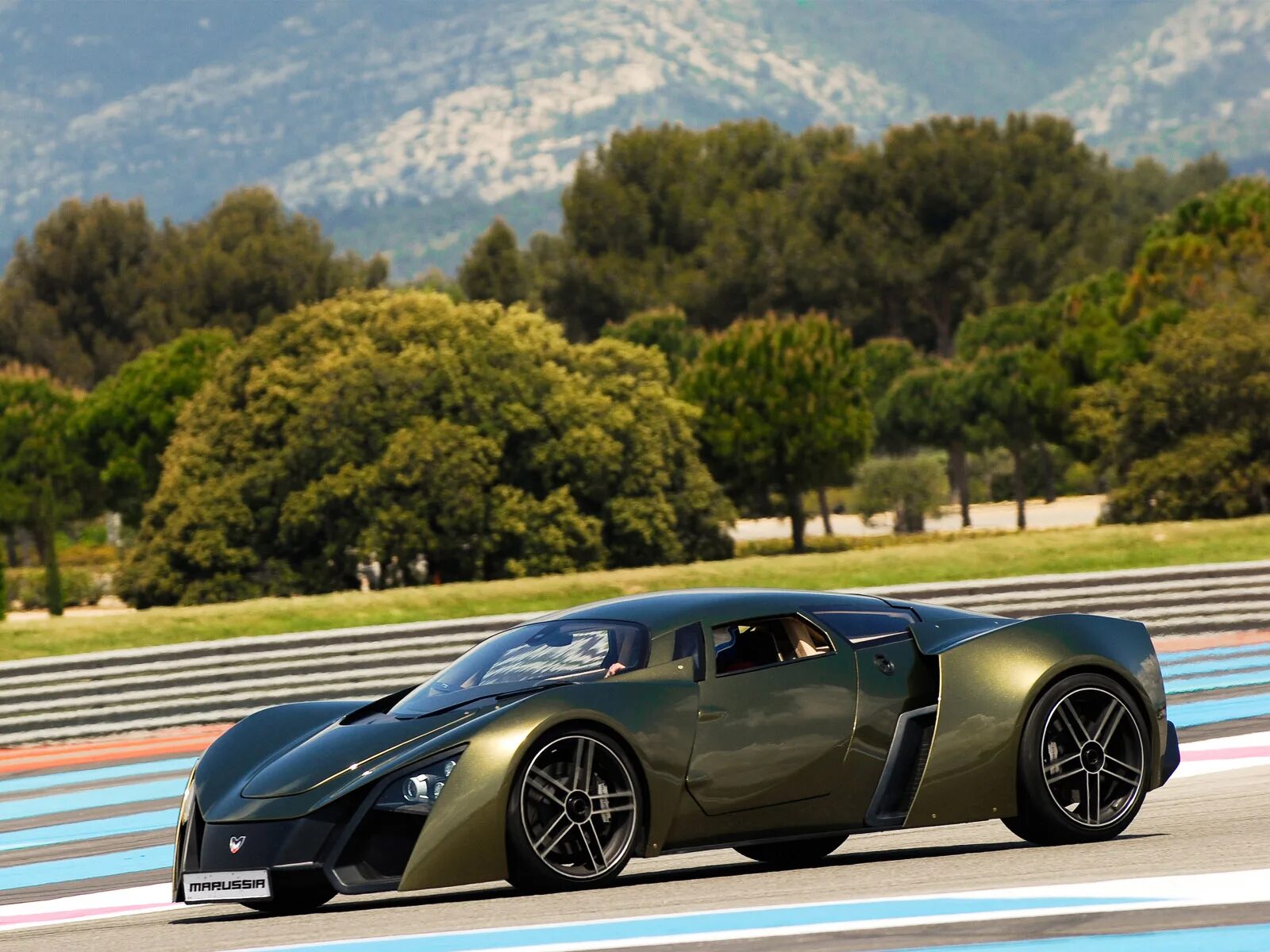 B o car. Marussia b2. Машина Marussia b2. Marussia b1 b2. Marussia b2 2010.