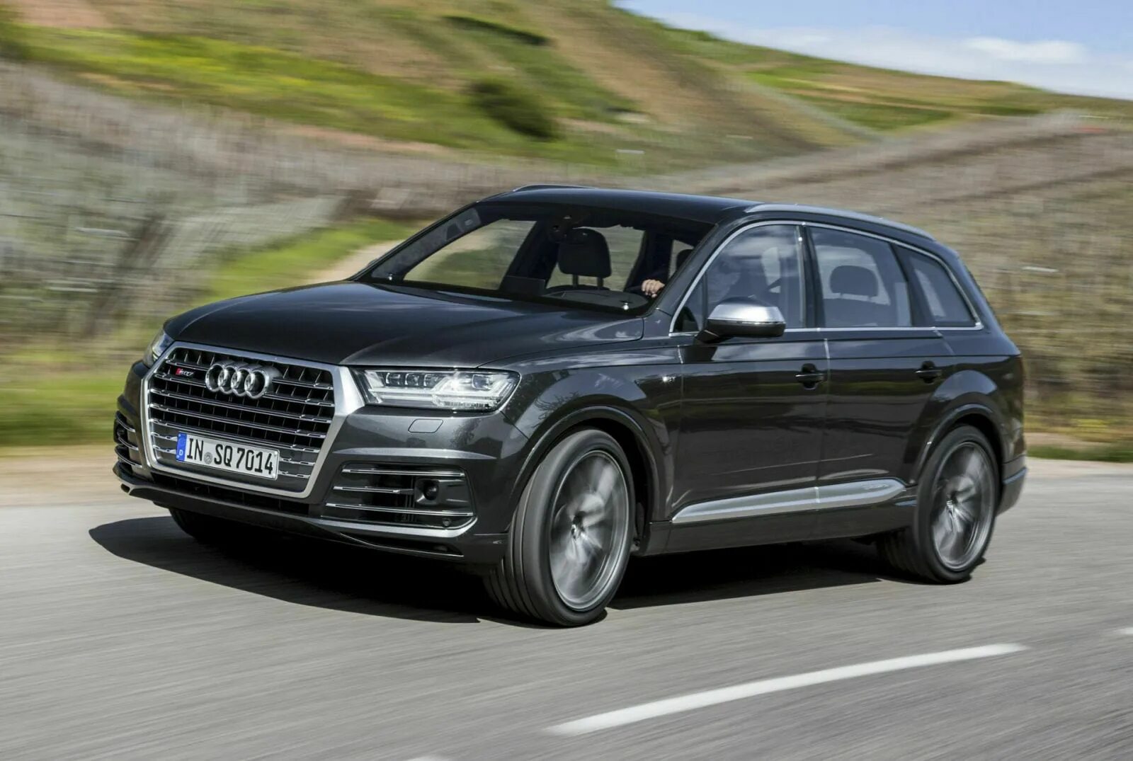 Куплю ку 7 в россии. Audi q7 2023. Ауди q7 2022. Ауди ку sq7. Audi qsq7 2023.