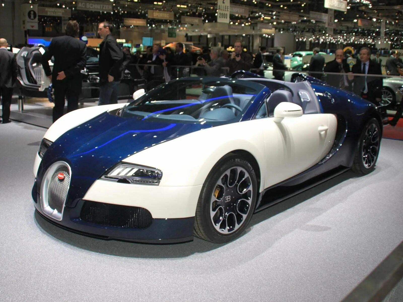 Bugatti 2021. Бугатти Вейрон 2019. Бугатти Вейрон 2021. Последняя Бугатти Вейрон. Бугатти Вейрон новая.