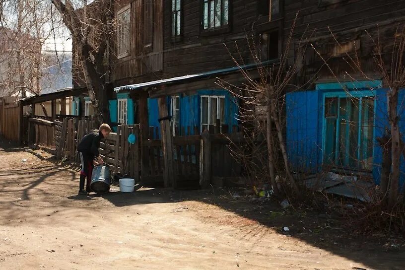 Расселение аварийного жилья. Ветхие дома. Программа ветхое жилье в частном секторе. Старые дома. Аварийные дома киров расселение жильцов.