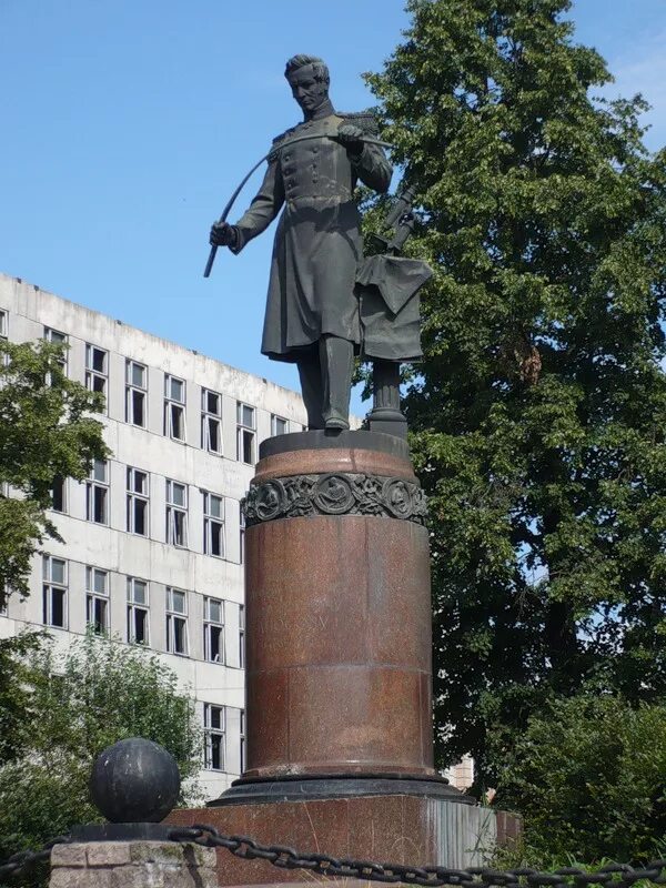 В каком городе установлен памятник уральский. Памятник п п аносову златоуст. памятник аносову павлу петровичу златоуст. памятник аносова златоуст.