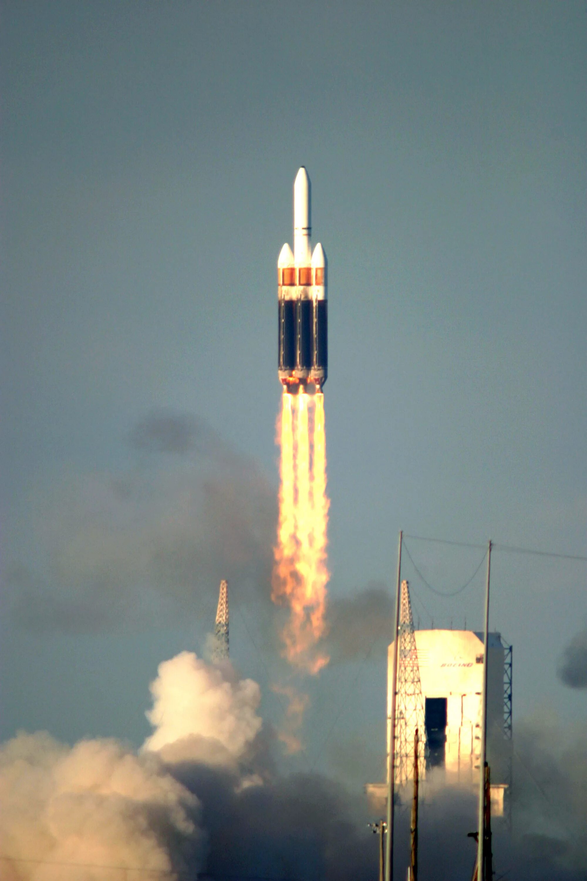 Ракетоноситель Дельта 4. Дельта 4 хеви. Delta Heavy Rocket. Дельта-4 хэви ракета-носитель.