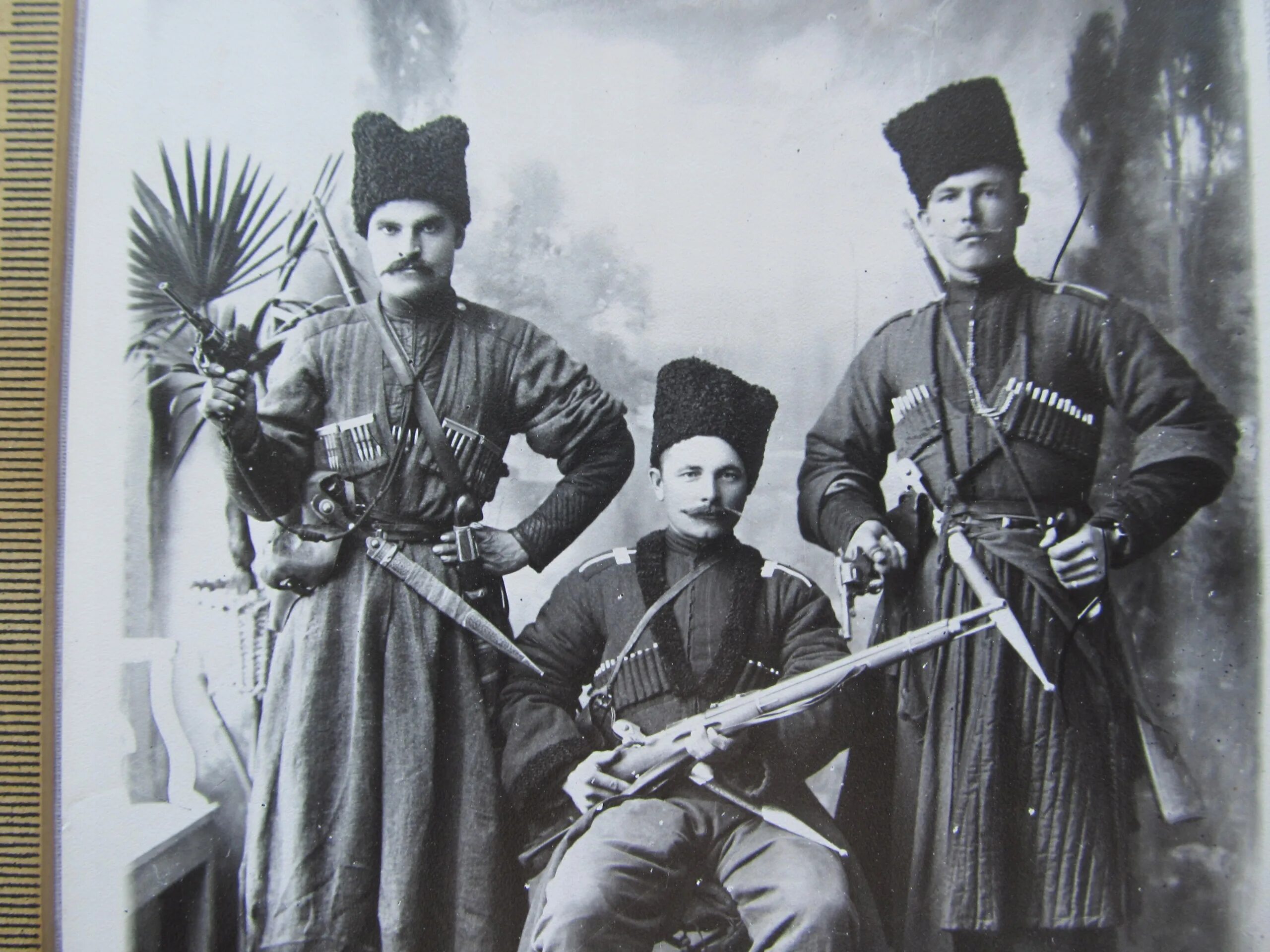 Линейные казаки. Кубанский казак линеец. Линейные казаки. Линейные кубанские казаки. Казак линеец.