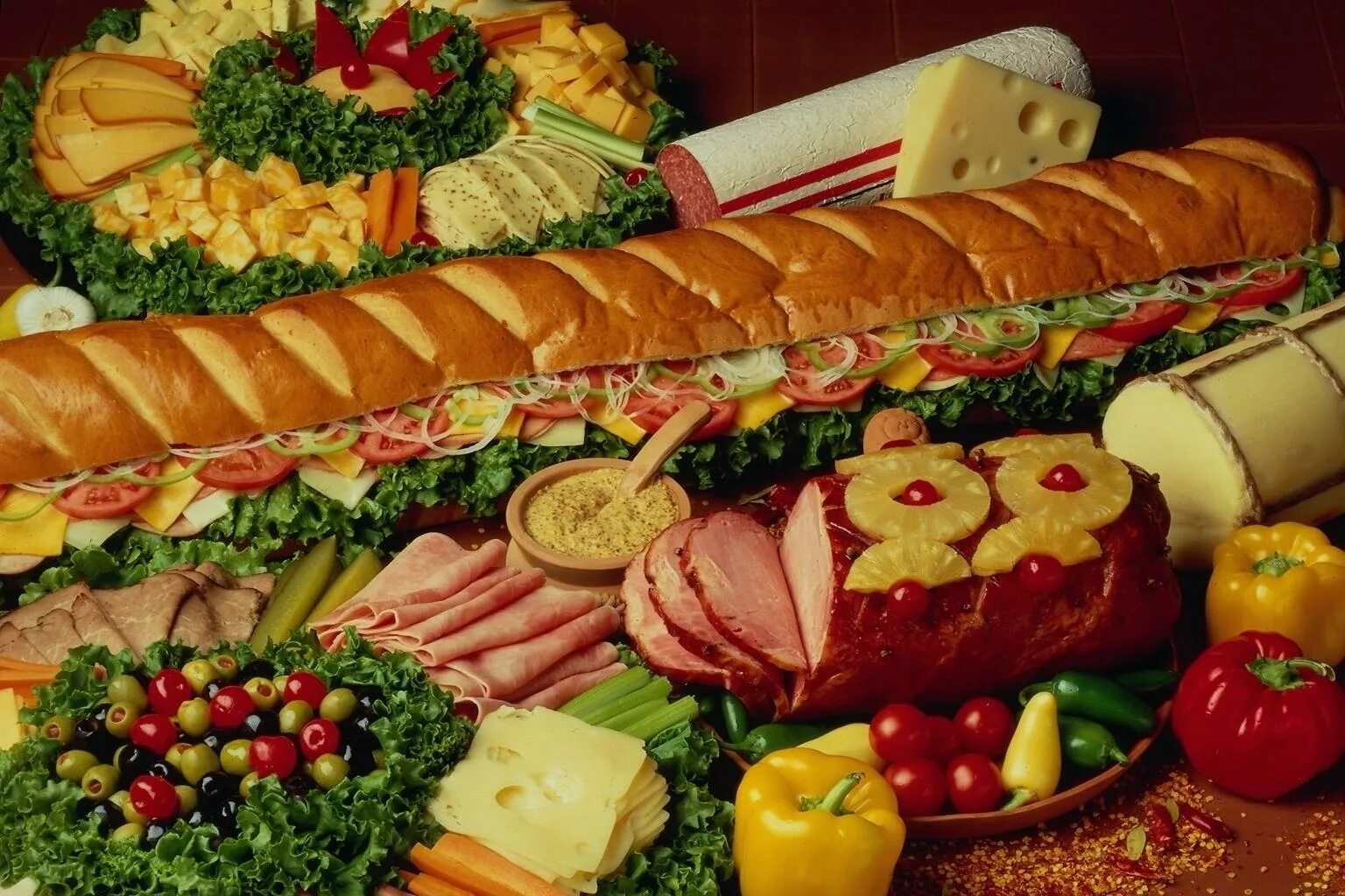 Много еды на столе. Вкусный стол. Самые вкусные и аппетитные блюда. Вкусная и красивая еда. Красивые блюда.