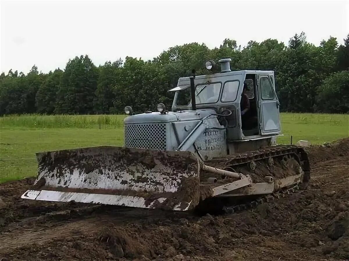 Бульдозер т 100. Т-100 трактор. бульдозер чтз т-100. трактор т 100 чтз. гусеничный трактор чтз т-100.