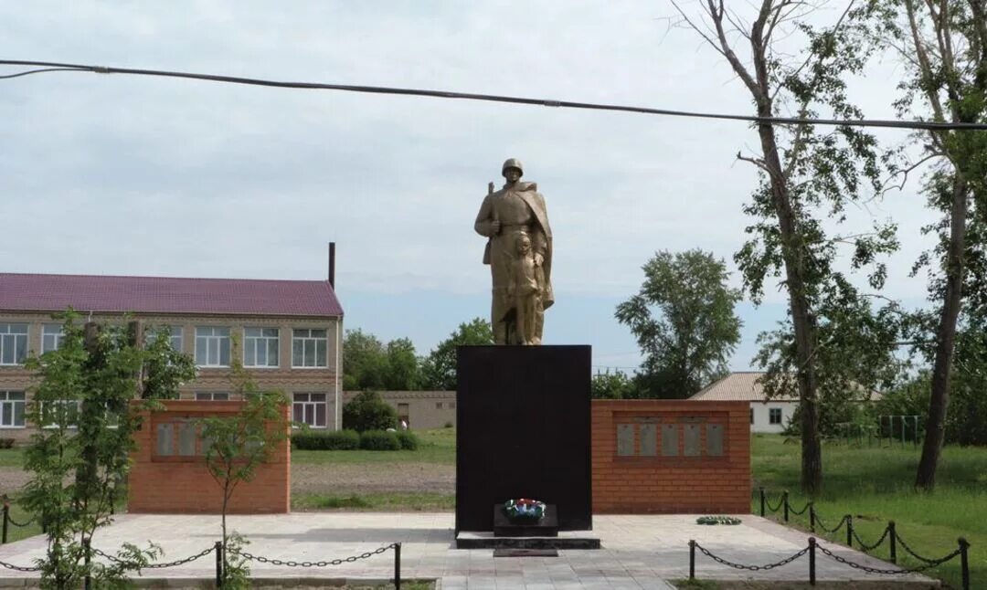 Суетский район Алтайский край. Село Александровка Алтайский край. Село верх Суетка Алтайский край. Администрация Суетского района Алтайского края.