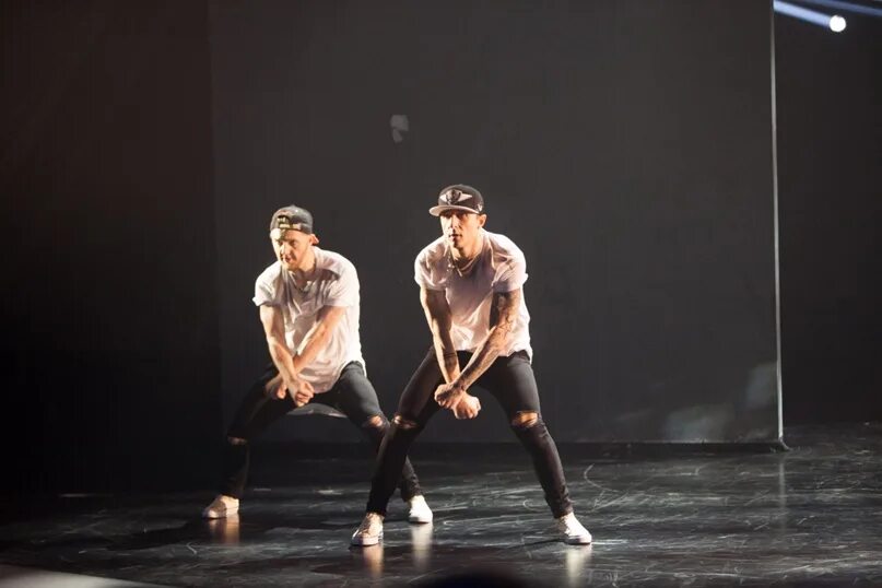 Новые танцы на тнт. Луни бой танцы. Луни бой. Владислав ананьев танцы на тнт. Кантри 8 бой.