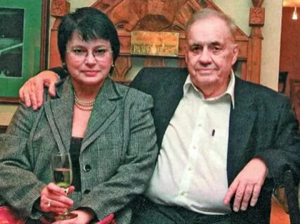 Сколько лет дочери рязанова