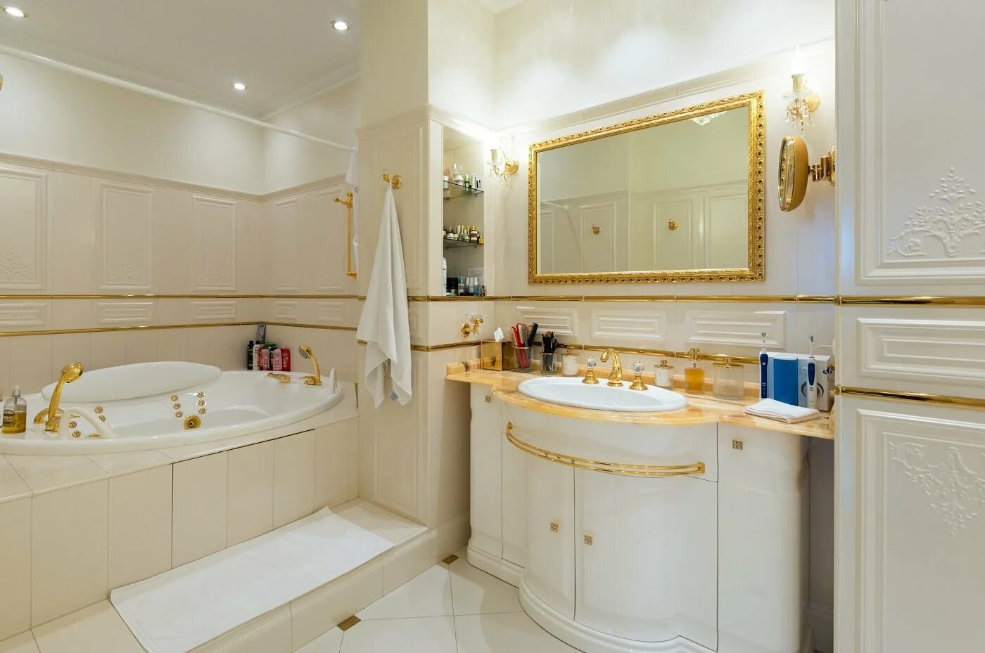 Красивая ванная. Красивые Ванные комнаты. Классическая ванная комната. Красивые классические Ванные комнаты. Золота ванна комната