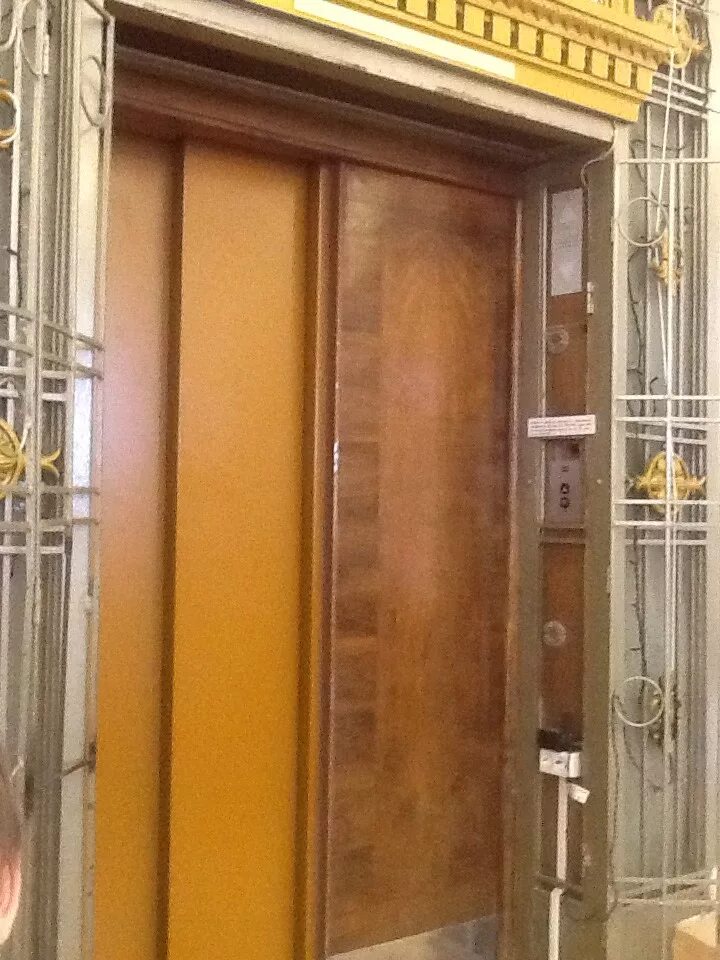 Коридоры мгу. Коридоры мгу. Горизонтальные лифты в мгу. Советский лифт. Лифт в здании мгу поднимается.