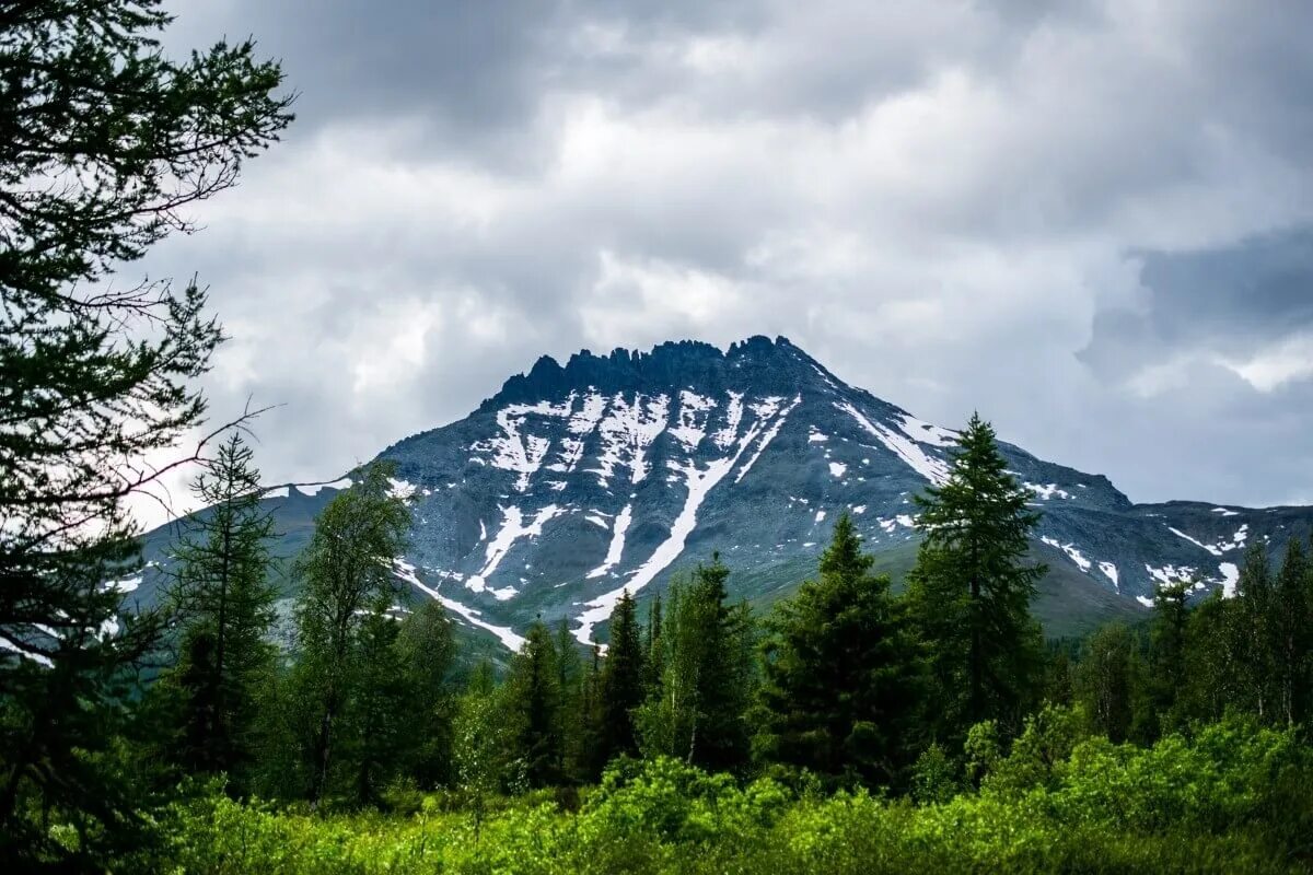 mountain's peak's Mount Narodnaya in specifics, Khanty-Mansi Autonomous Area, Be
