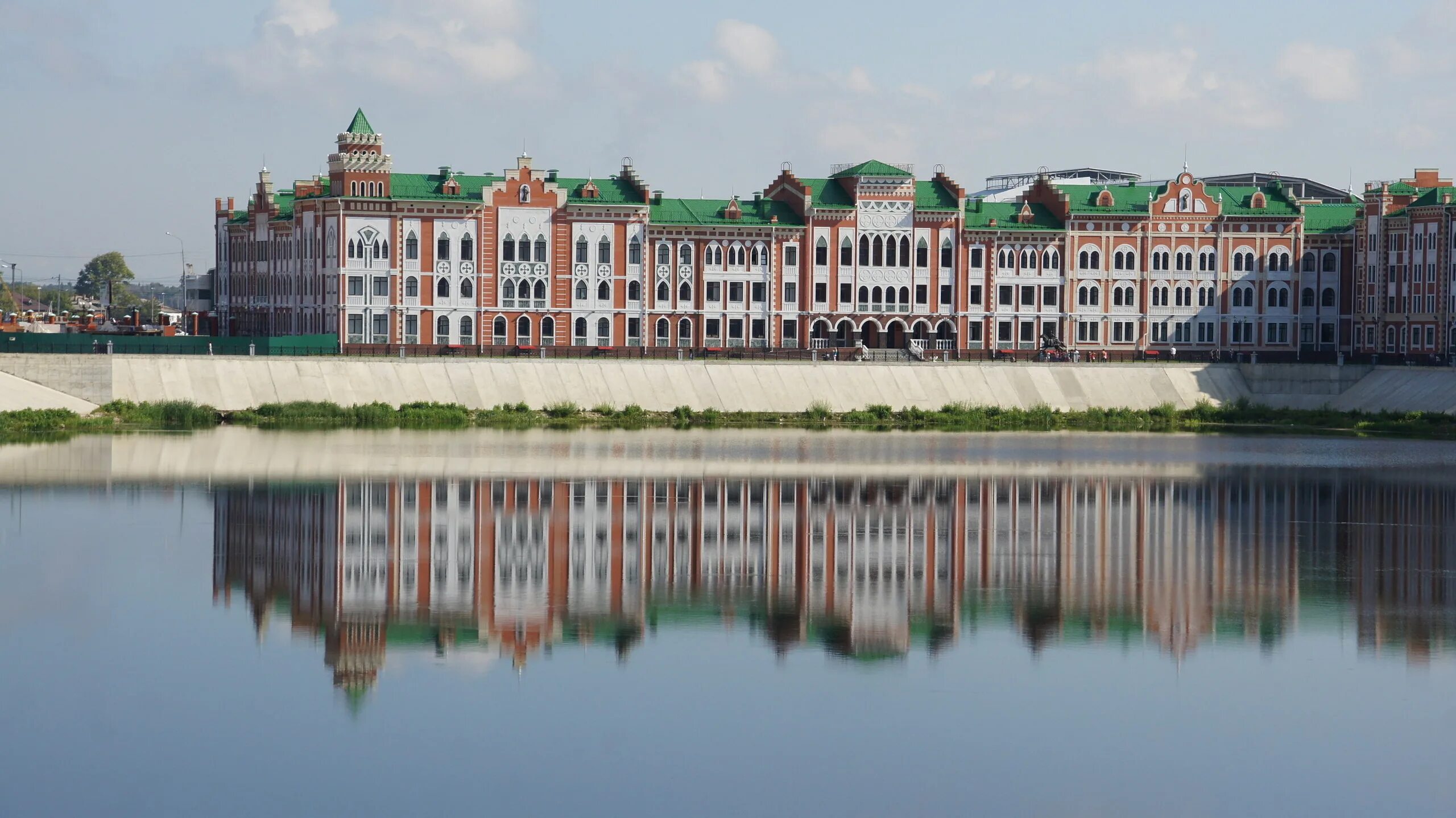 Городской сайт йошкар олы. Йошкар-Ола набережная Брюгге. Марий Эл набережная Брюгге. Марий Эл Йошкар Ола набережная. Архитектурный ансамбль Йошкар Олы.