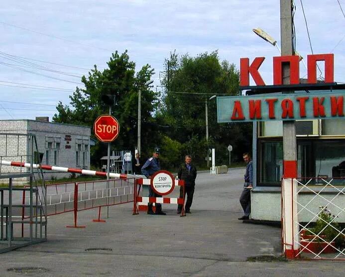 Ворота на территорию. Контрольно-пропускной пункт воинской части. Шлагбаум автоматический ша 4n. Кпп в закрытых городах. Шлагбаум противотаранный птш-т 5000эм.