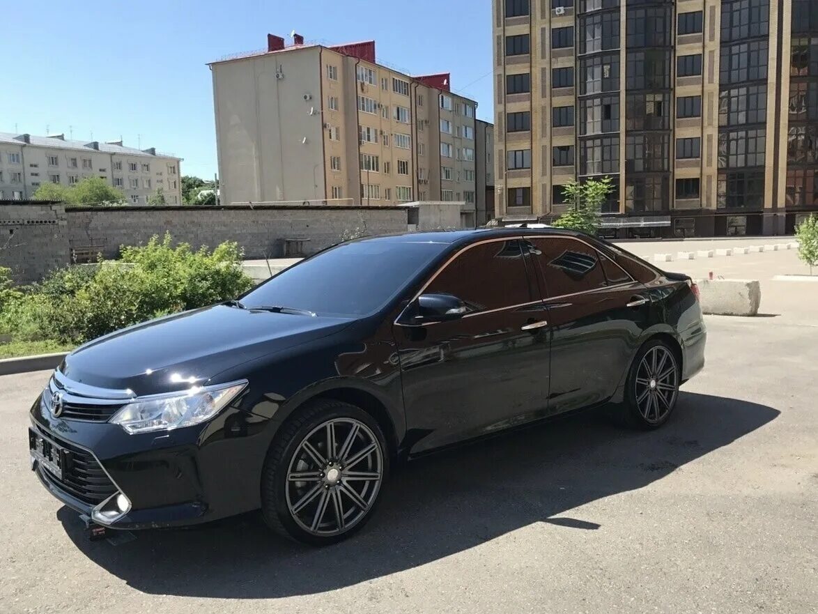 5 диски. камри 3. 5. камри 50 на рельсах. Toyota camry xv40 диски.