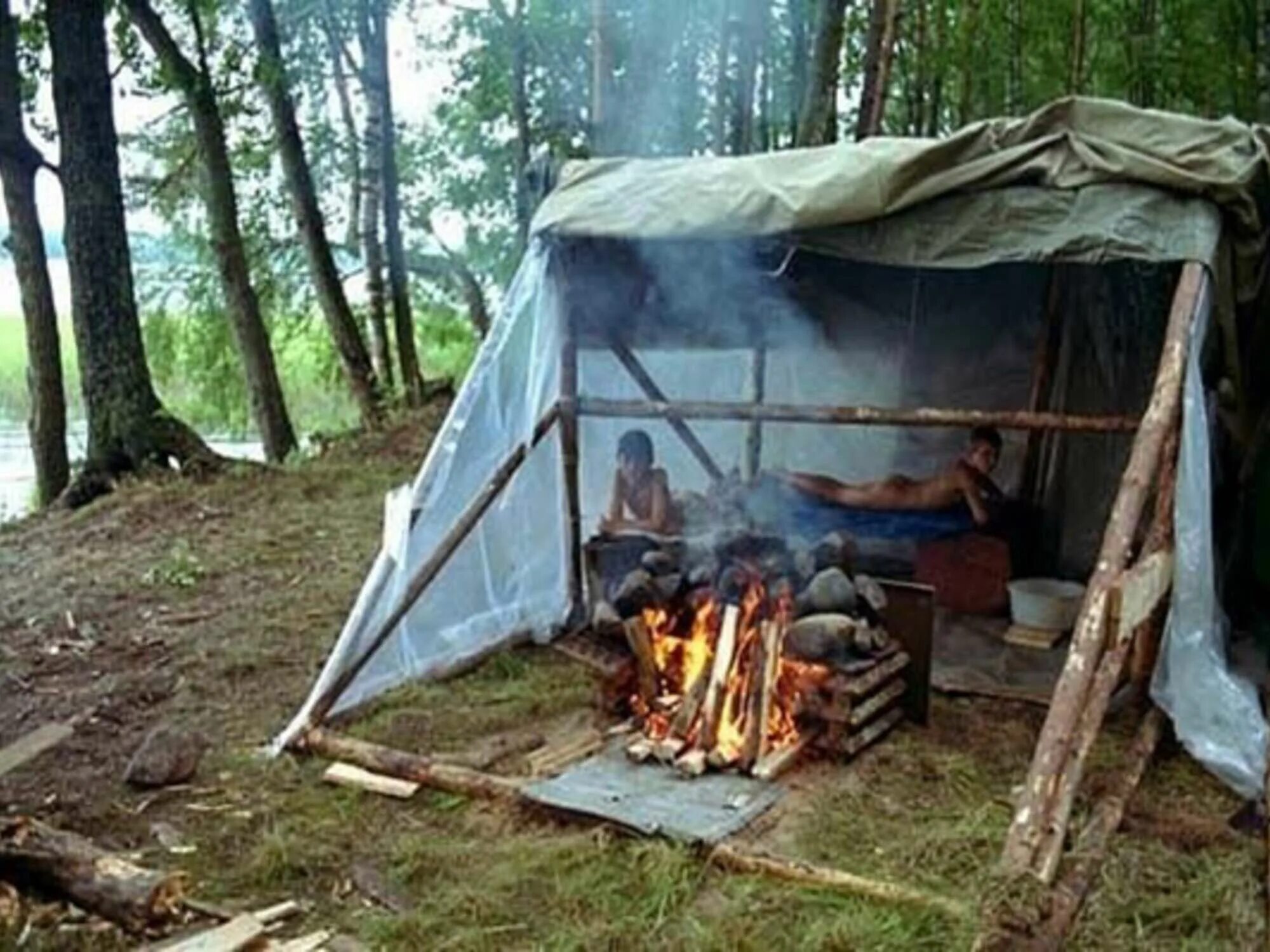 Самодельная походная. Баня в походе. Баня на природе из палатки. Походная баня на природе. Печка для палатки.