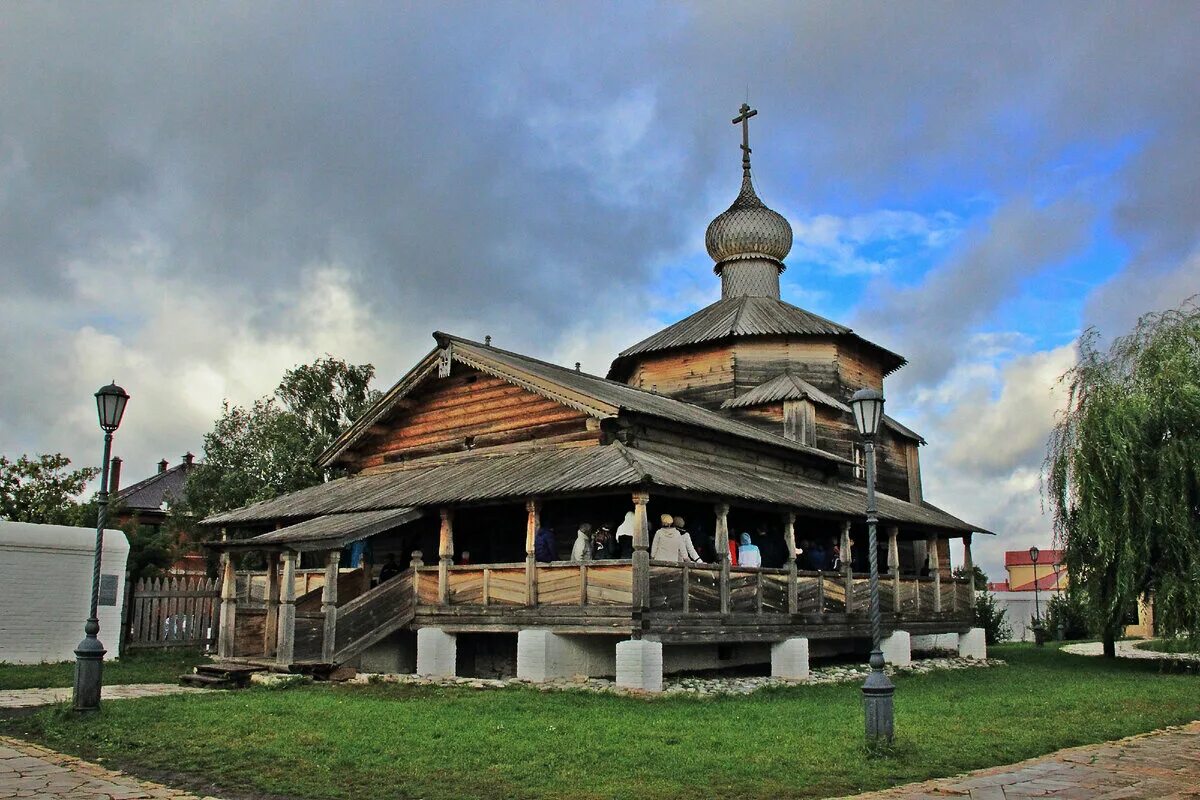 Свияжск церковь. Деревянная Троицкая Церковь Свияжск. Свияжск деревянный Троицкий храм. Свияжск Церковь Ивана Грозного. Церкви на острове Свияжск.