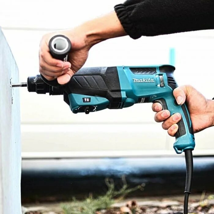 Перфоратор в красноярске. Makita hr2630x7. Перфоратор Макита 2630. Makita hr2630 Rotary Hammer 800 w SDS Plus. Перфоратор Makita Hammer Drill.