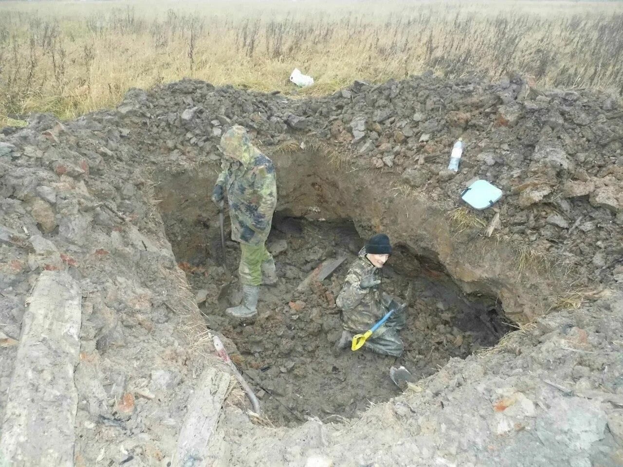 Курск блиндаж. Блиндаж копать блиндаж. раскопки немецких блиндажей.