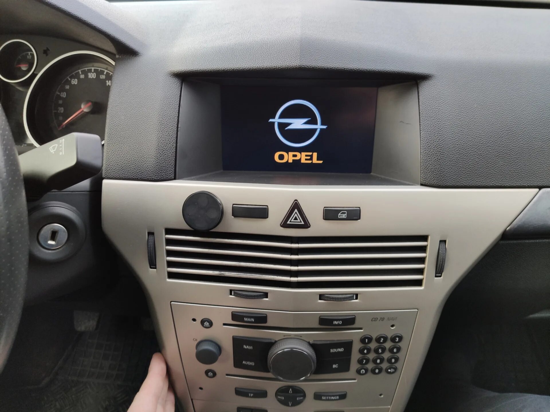 Магнитола опель. Cd 70 navi opel astra h. магнитола opel astra h cd70 navi. магнитола opel astra h 2008.