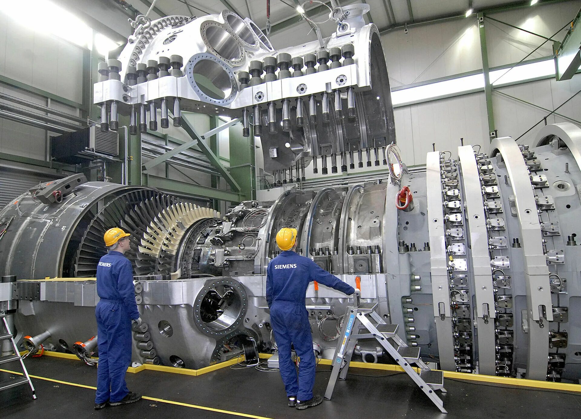 Тэс машина. Газовая турбина Сименс Sgt 8000. Sgt5-8000h. Турбины sgt5-8000h. Турбогенератор Сименс энергетическая.