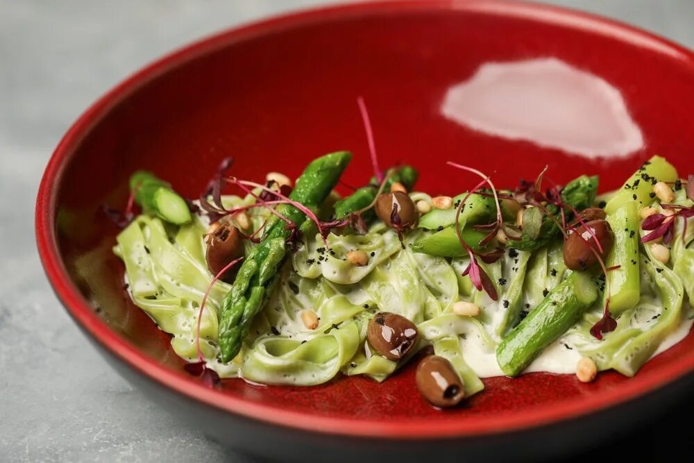 Постные салаты в ресторанах. Постный салат с горошком. Постный салат с огурцами свежими. Постный салат без майонеза на поминки. Постный салат с огурцами свежими.