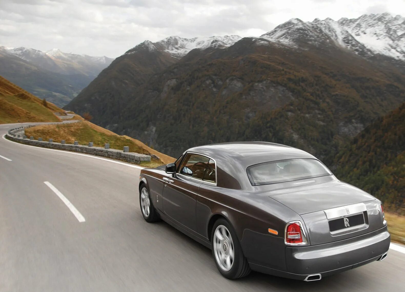 Роллс купе. Rolls Royce Phantom Coupe 2009. Rolls Royce Phantom Coupe. Rolls Royce Phantom купе. Роллс Ройс купить.