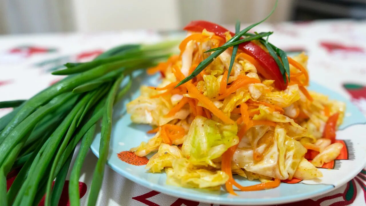 Капуста по корейски классическая. Капуста по корейски классическая. Капуста салатная быстрого приготовления. По-корейски. Корейская капуста кочан.