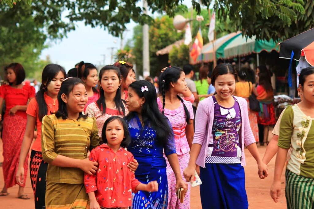 Народы Бирмы. Бирма Мьянма люди. Мьянма численность населения. Жители Юго Восточной Азии.