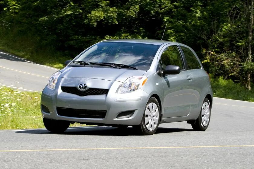 Toyota Yaris 2007. Тойота Ярис 2011. Toyota Yaris хэтчбек 2007. Тойота Витц 2011. Ярис хэтчбек