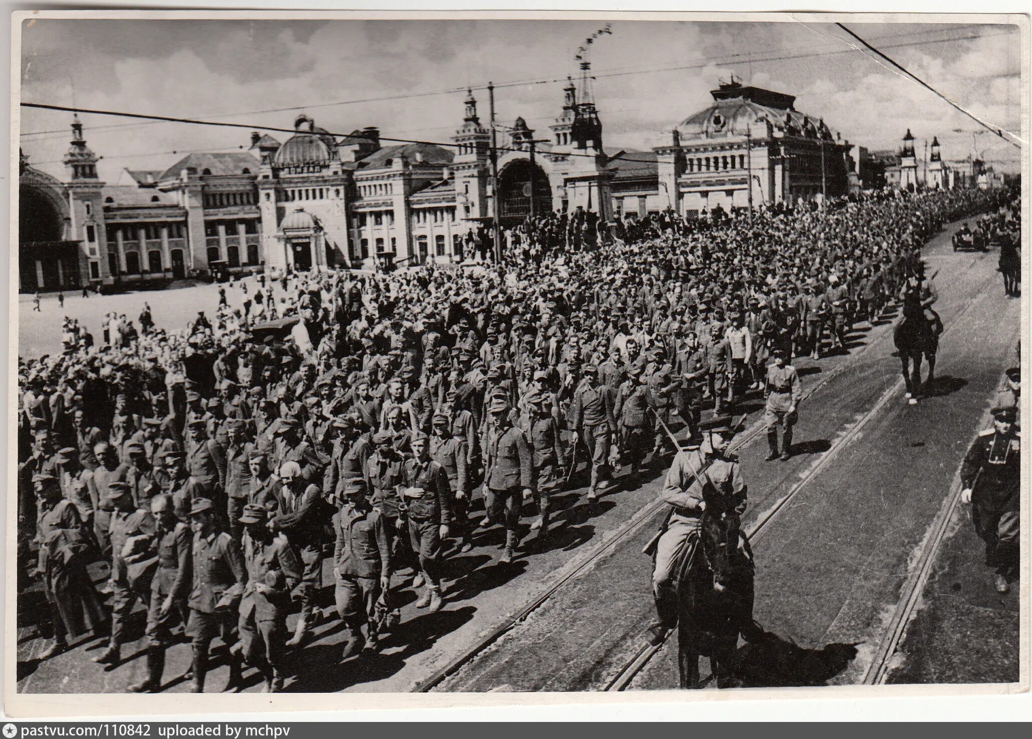 Парад военнопленных немцев в Москве 1944. Шествие пленных немцев по Москве в 1944. 17 Июля 1944 парад военнопленных в Москве. Парад пленных в Москве 1944. Июль 1944 операция