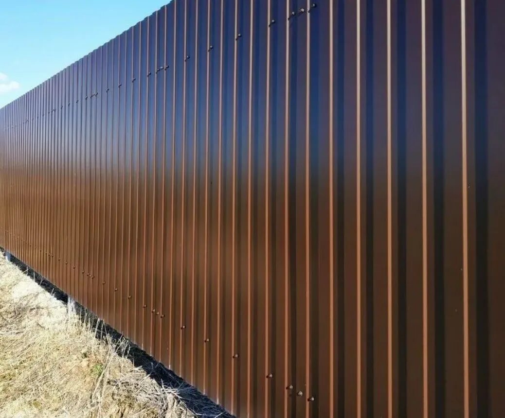 Профлист для забора дешево. Профнастил с10 забор. Профлист зеленый рал 6005. Профнастил с8 1,2х2,00м ral 8017. Забор из с10 профлист металпрофиль.