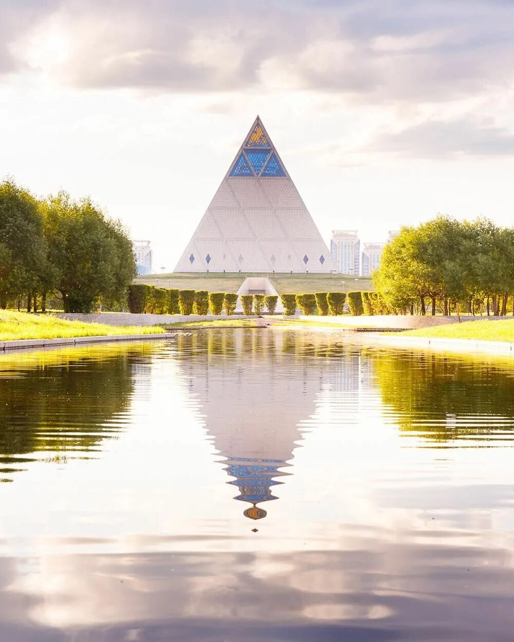Нурсултан пирамида. Астана свет