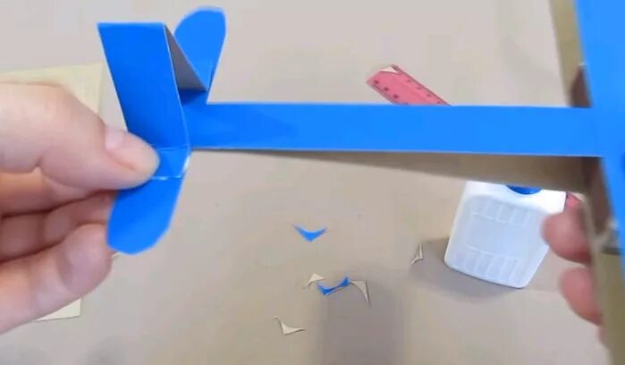 Самолет технология 4 класс. Самолет из картона. Поделка самолет из бумаги. Поделка самолет из картона. Самолет из бумаги и спичечного коробка.