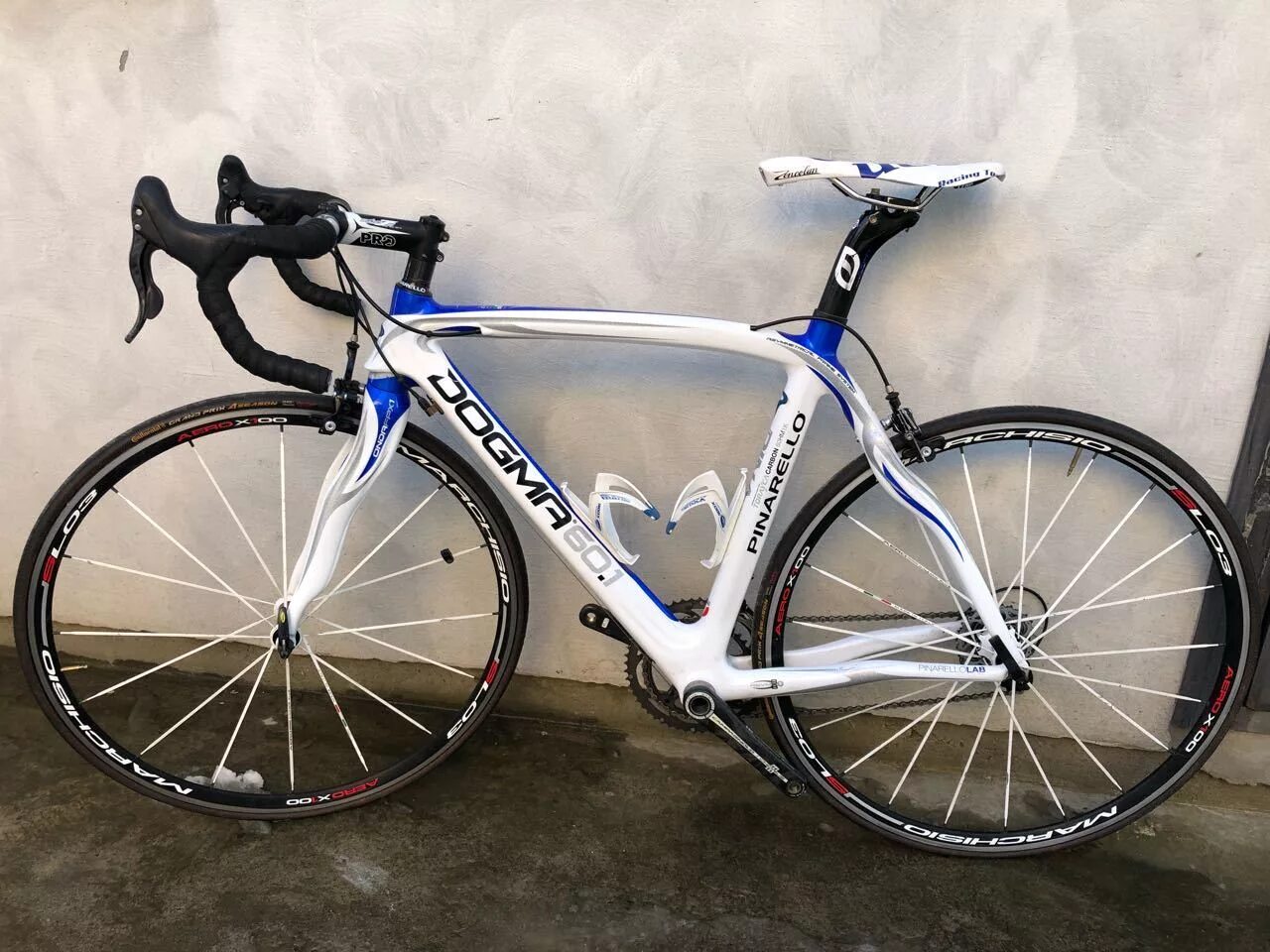 Шоссейный велосипед ростов. Pinarello Dogma 60.1. Велосипед Pinarello Dogma. Шоссейный велосипед Dogma Pinarello. Велосипед Пинарелло догиа 60.1.