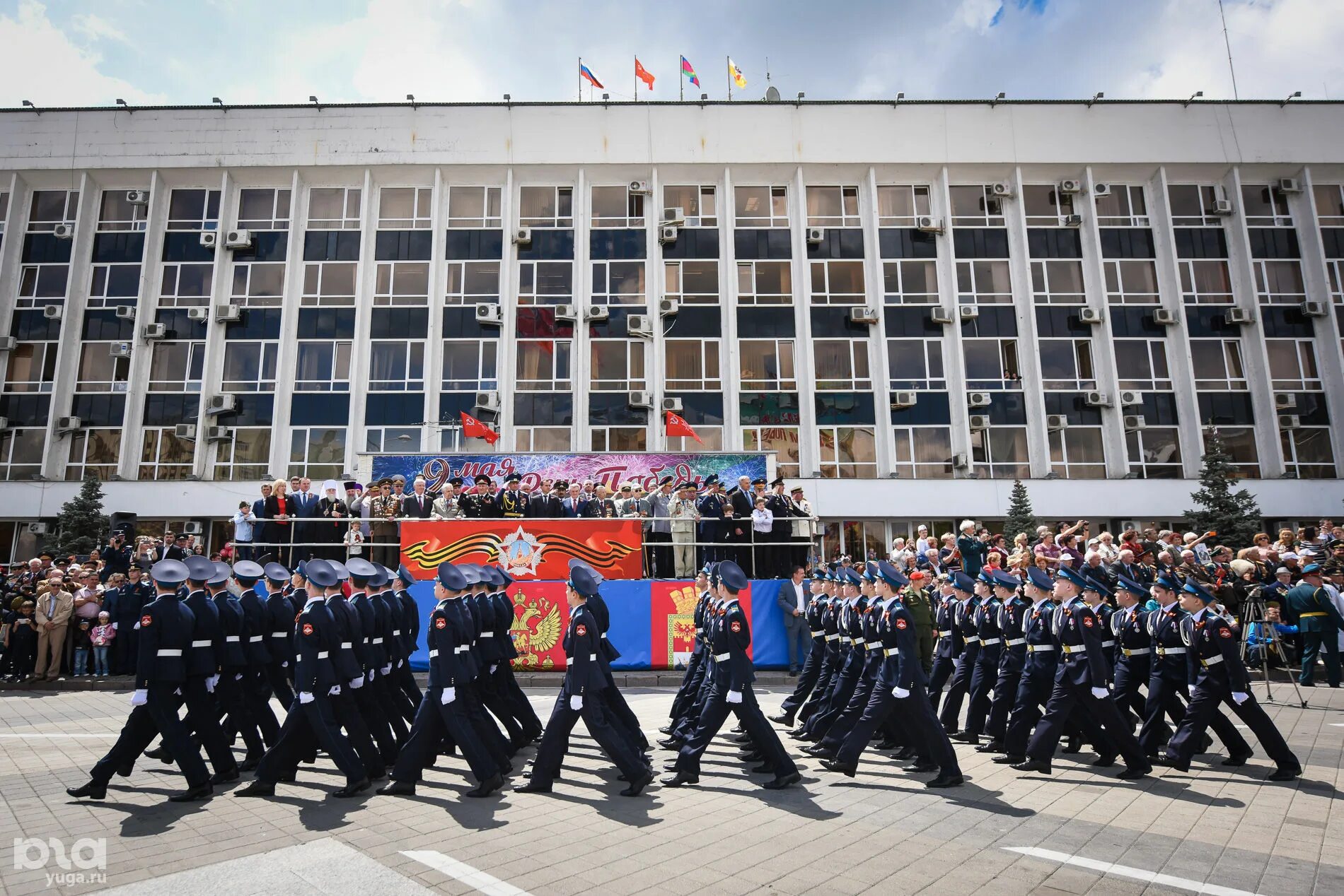 Парад Победы 9 мая Краснодар. Театральная площадь Краснодар парад. Парад 9 мая Краснодар. Парад Победы в Краснодаре 2022. Краснодар парада