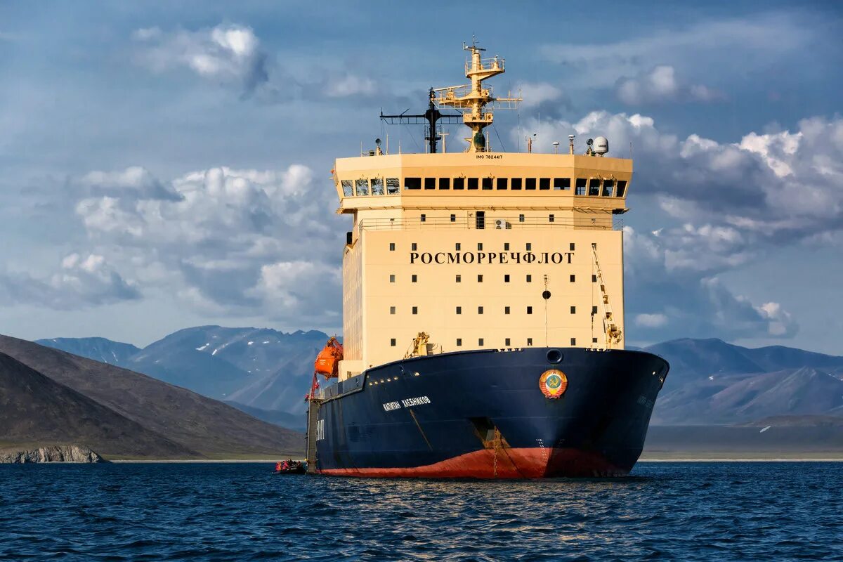 ледокол капитан хлебников. ледокол хлебников. ледокол хлебников. ледокол капитан хлебников. корабль капитан драницын.